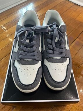 GUESS Gray and White Men's Low-Top Sneakers